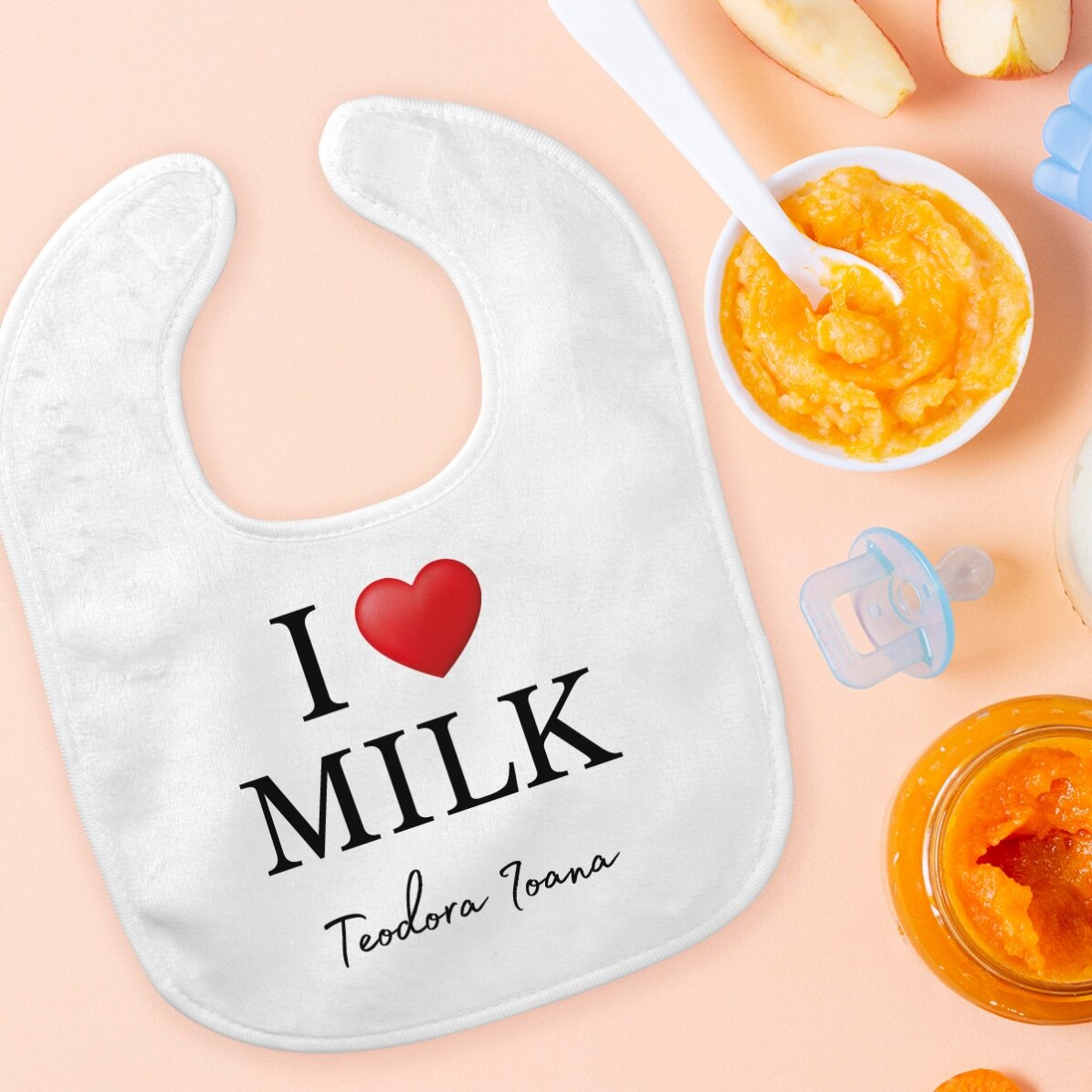 Personalisiertes Lätzchen mit Schriftzug – I love