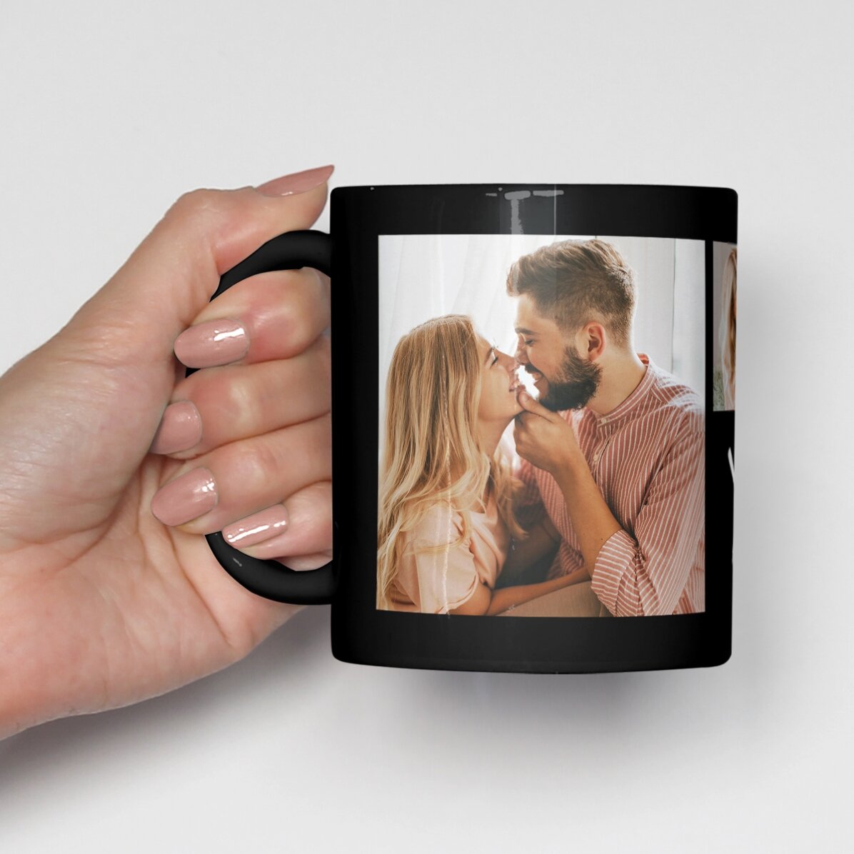Personalisierte schwarze Tasse mit 3 hochgeladenen Fotos und Text