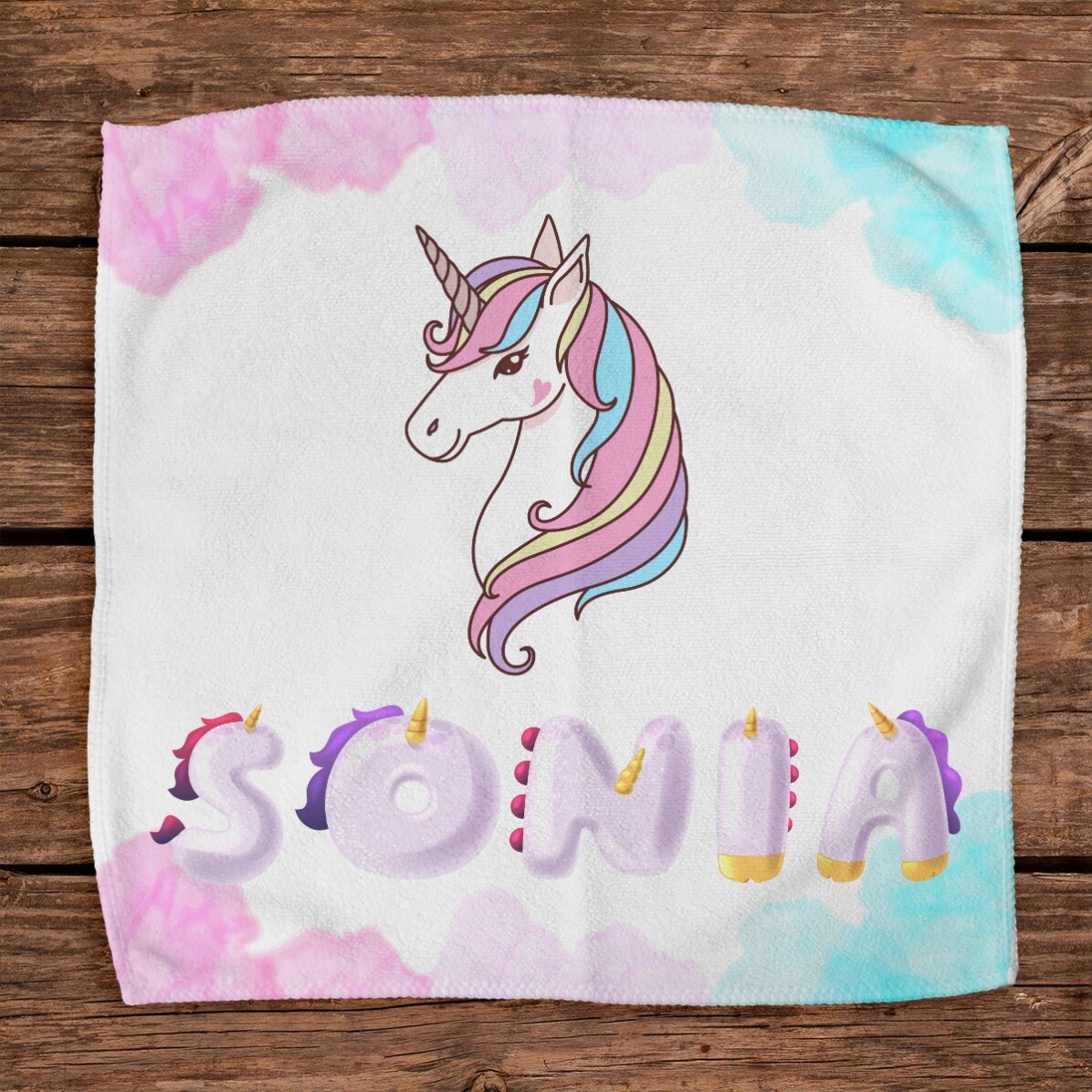Personalisiertes Handtuch mit Namen – Einhorn