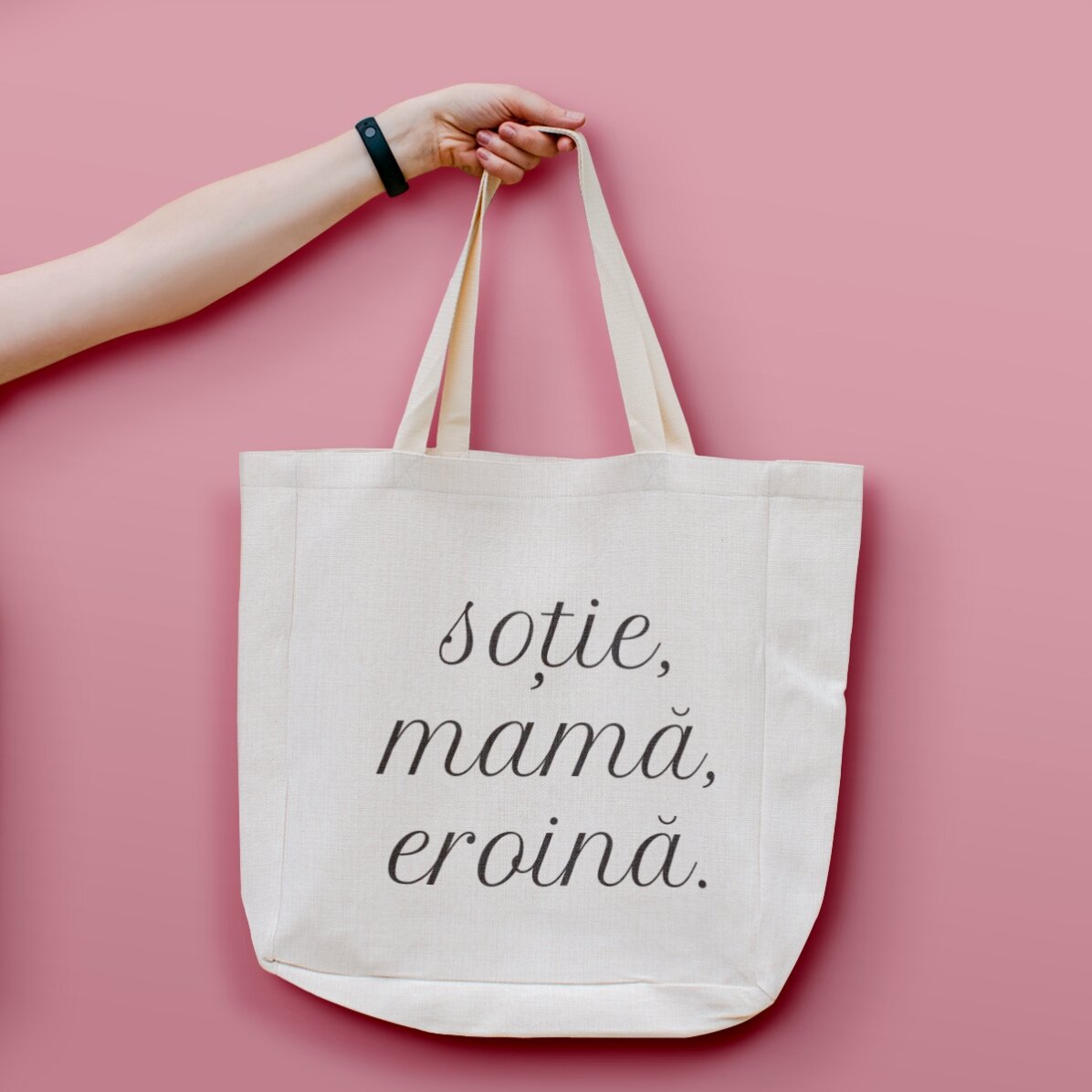 Personalisierte Tasche mit Aufdruck – Ehefrau, Mutter, Heldin.