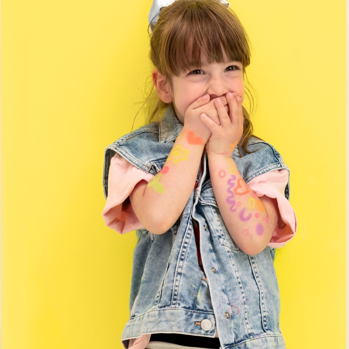 Set mit Buntstiften zum Bemalen des Gesichts