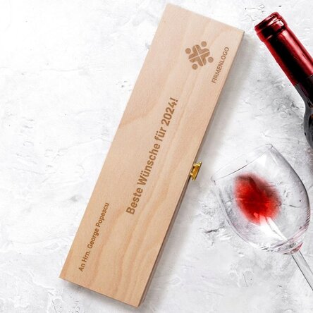 Personalisierte Weinkiste mit Logo und Botschaft