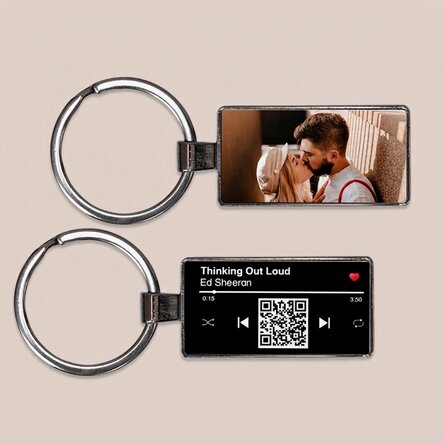 Personalisierter Schlüsselanhänger mit Foto und QR-Code – Unser Lied