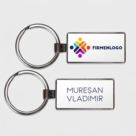 Personalisierter Schlüsselanhänger mit Logo und Namen