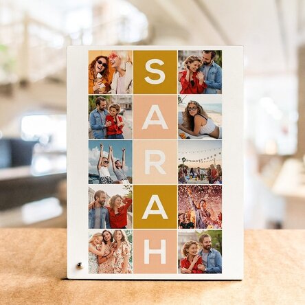 Personalisierter Fotorahmen für den Schreibtisch mit 10 Fotos und einem 5-Buchstaben-Namen in vertik