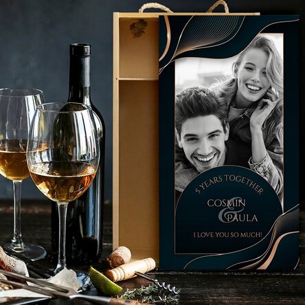 Wine box for 2 bottles personalised with a photo and text for a relationship anniversary