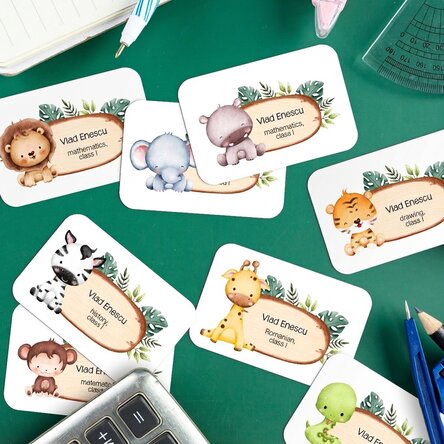 Set of 8 customised stickers (self-adhesive labels) for school with text - Animals