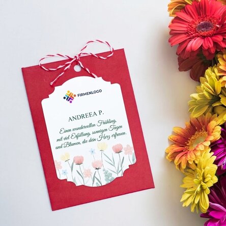 Individuell gestalteter Martisor zum Einpflanzen mit Logo und Botschaft