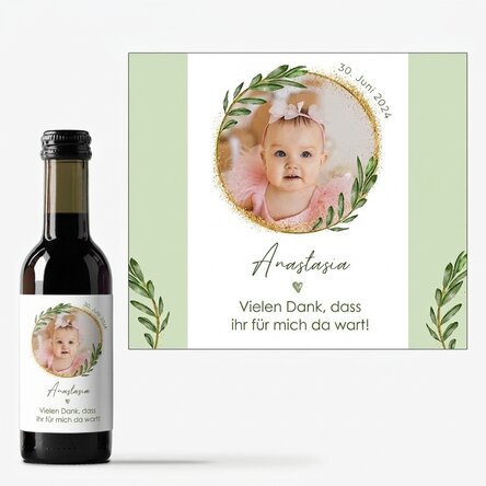 Kleine Weinflasche, individuell gestaltet mit einem Foto und einem Text – Taufgeschenk