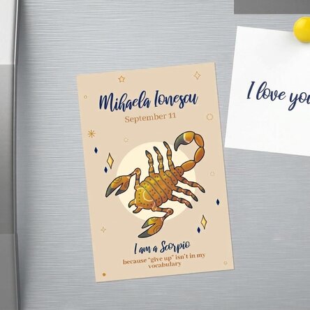 Individuell gestalteter Magnet 10 x 15 cm mit Text – Sternzeichen Skorpion