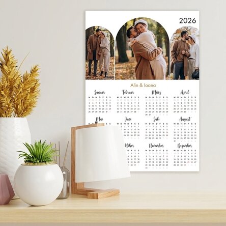 Individuell gestaltetes Kalenderposter mit 3 Fotos und Namen