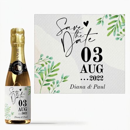 Kleine, mit einem Text personalisierte Sektflasche – „Save the date“