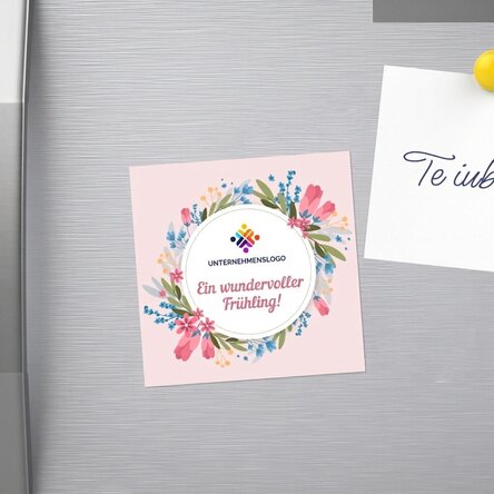 Individuell gestalteter Magnet 10x10 mit Logo und Text – Einen schönen Frühling!