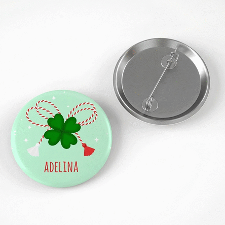 Personalisiertes Button mit farbigem Namen