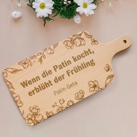 Individuell gestaltetes Schneidebrett mit Botschaft – Frühling in der Küche