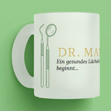 Personalisierte Tasse mit Text – Golden Dentist