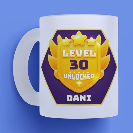 Personalisierter Becher mit Text zum Geburtstag – Level Unlocked