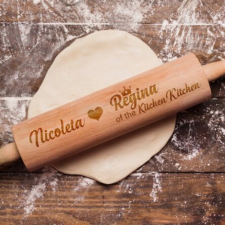Individuell gestalteter Holzroller – Queen of the Kitchen