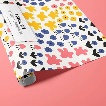 Individuell gestaltetes Geschenkpapier mit Text – Buntes Motiv