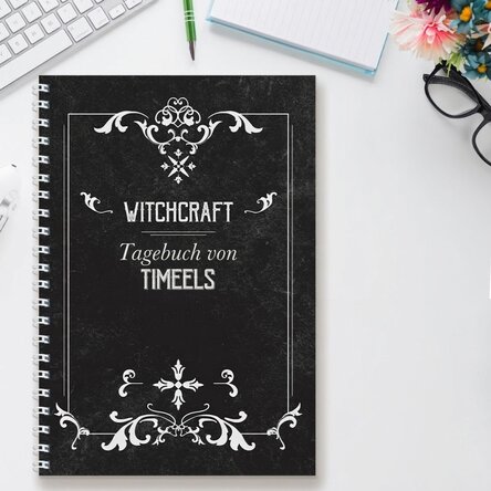 Personalisiertes Notizbuch mit dem Schriftzug „Witchcraft“