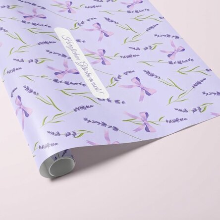 Individuell gestaltetes Geschenkpapier mit Text – Lavendel