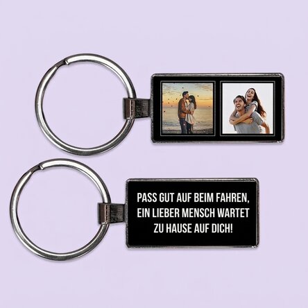 Personalisierter Schlüsselanhänger mit zwei quadratischen Fotos und Text