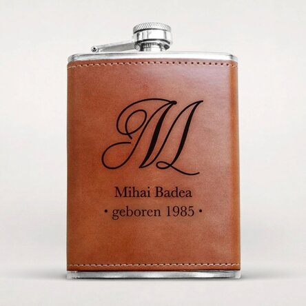 Personalisierte Taschenflasche mit Lederbezug – Initiale und Name