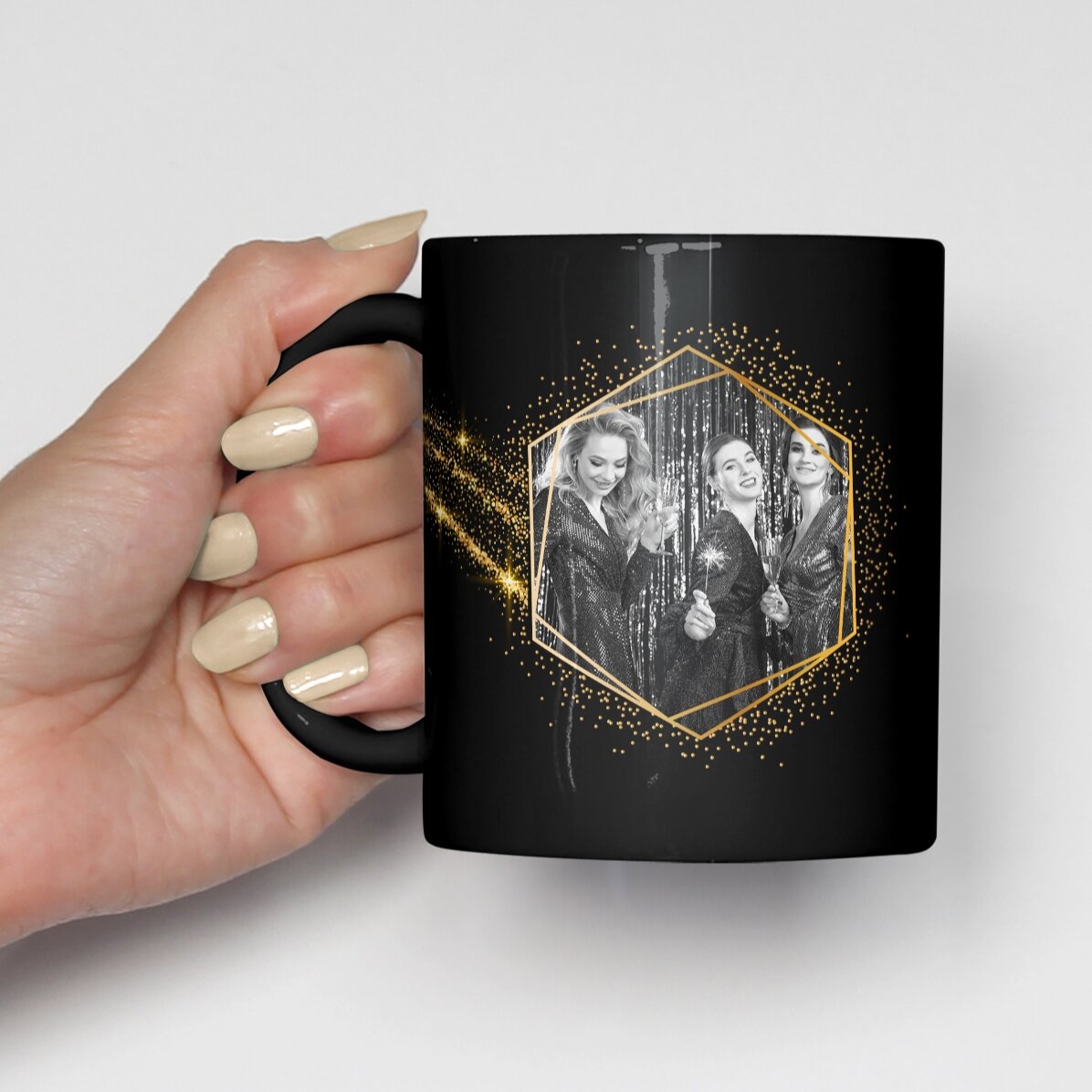 Personalisierte schwarze Tasse mit 2 Fotos