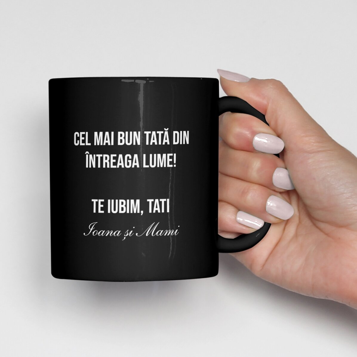 Personalisierte schwarze Tasse mit einem Foto und einer Botschaft