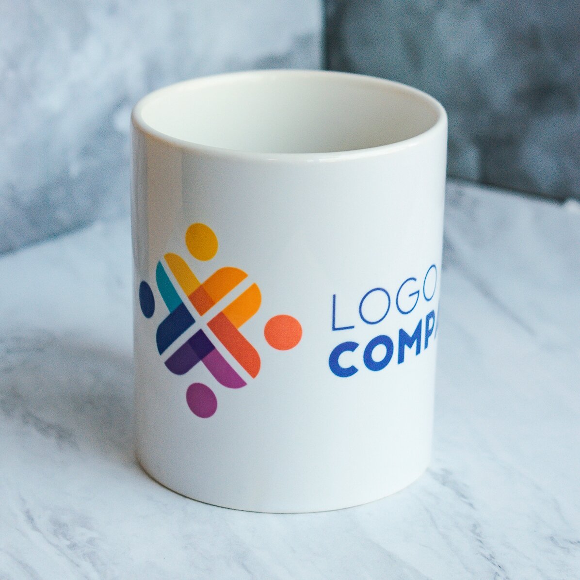 Personalisierter Becher mit Logo