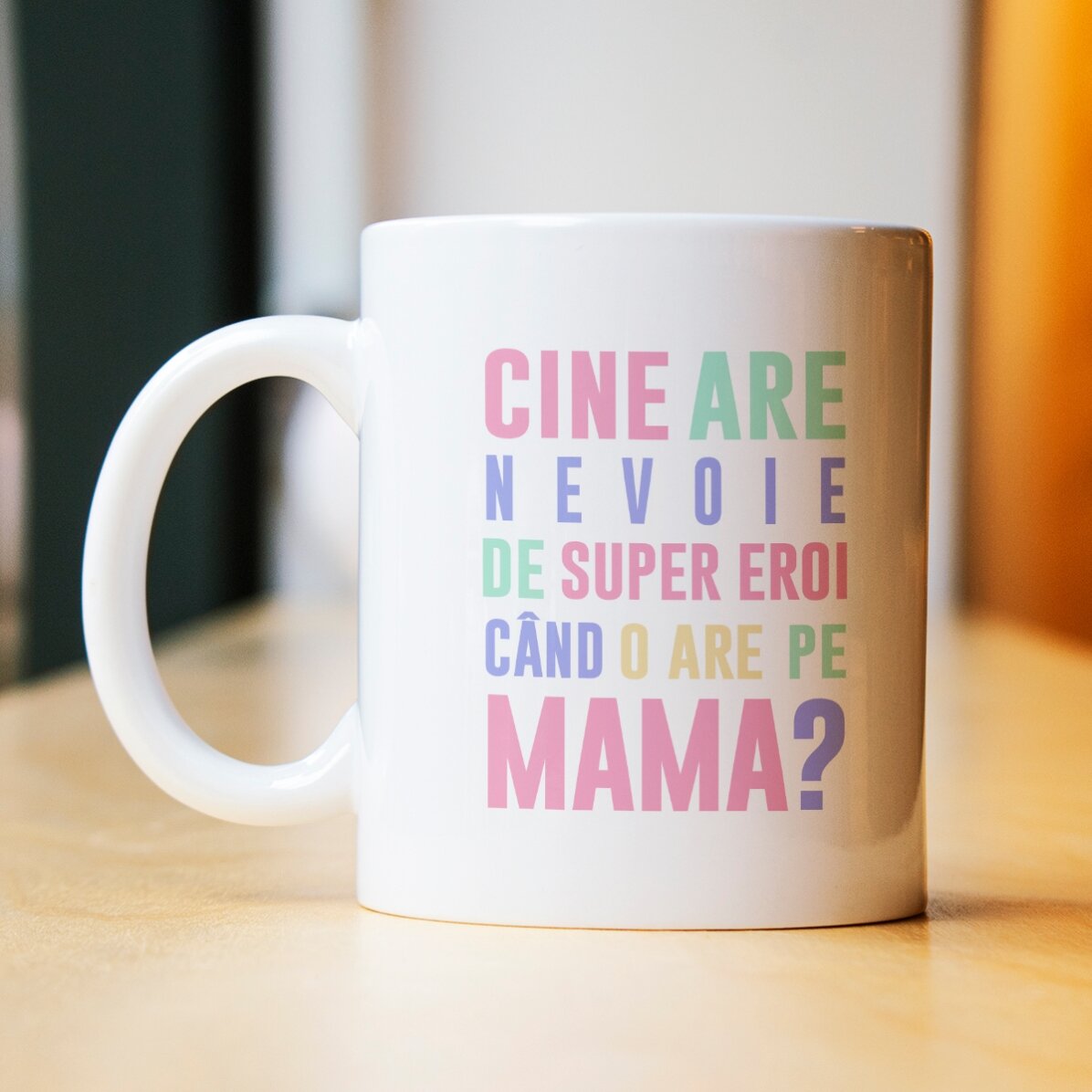 Personalisierte Tasse mit Aufschrift – Mama, Superheldin in Pastellfarben