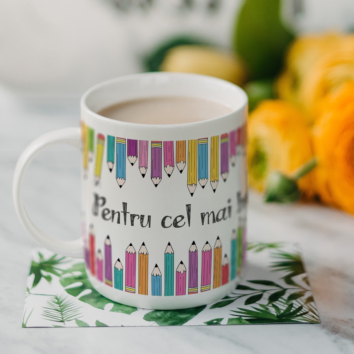 Personalisierter Becher mit Text – Buntstifte