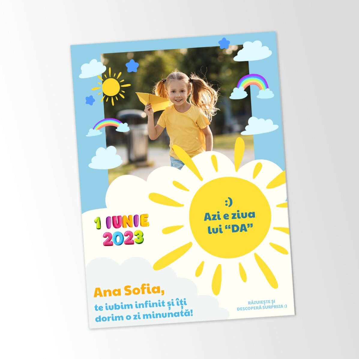 Individuell gestaltete Rubbelkarte mit Foto und Botschaft für Kinder zum 1. Juni