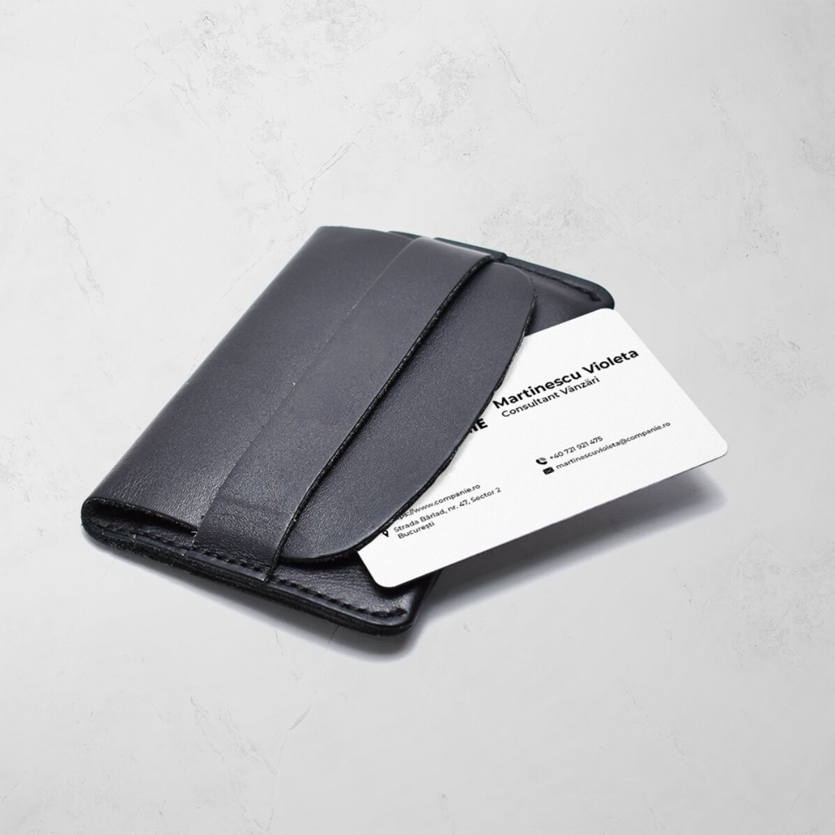Individuell gestaltete Aluminium-Visitenkarte (Vorder- und Rückseite) mit QR-Code und Kontaktdaten