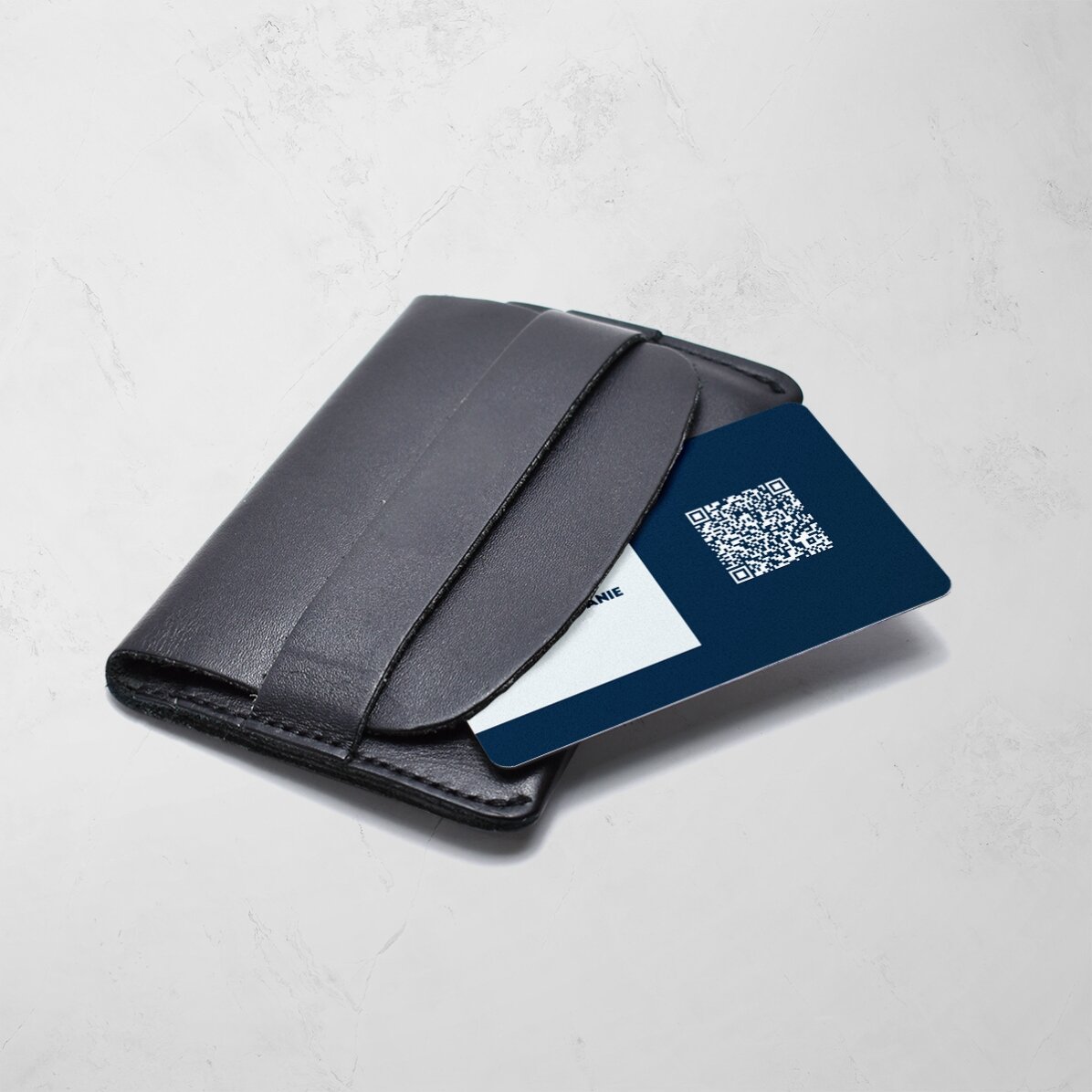 Individuell gestaltete Aluminium-Visitenkarte (Vorder- und Rückseite) mit QR-Code und einem Foto