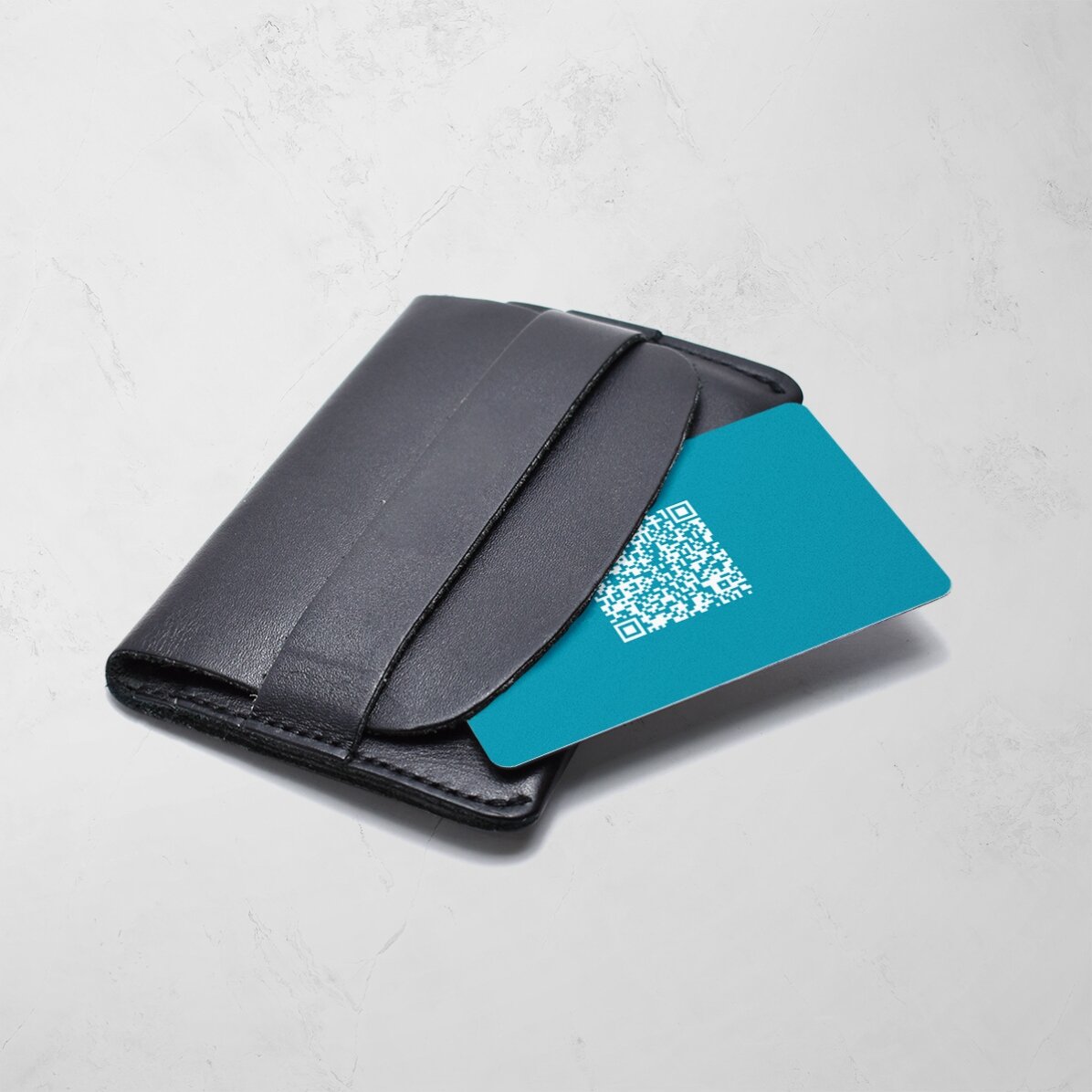 Individuell gestaltete Aluminium-Visitenkarte (Vorder- und Rückseite) mit QR-Code und Logo – Kontakt