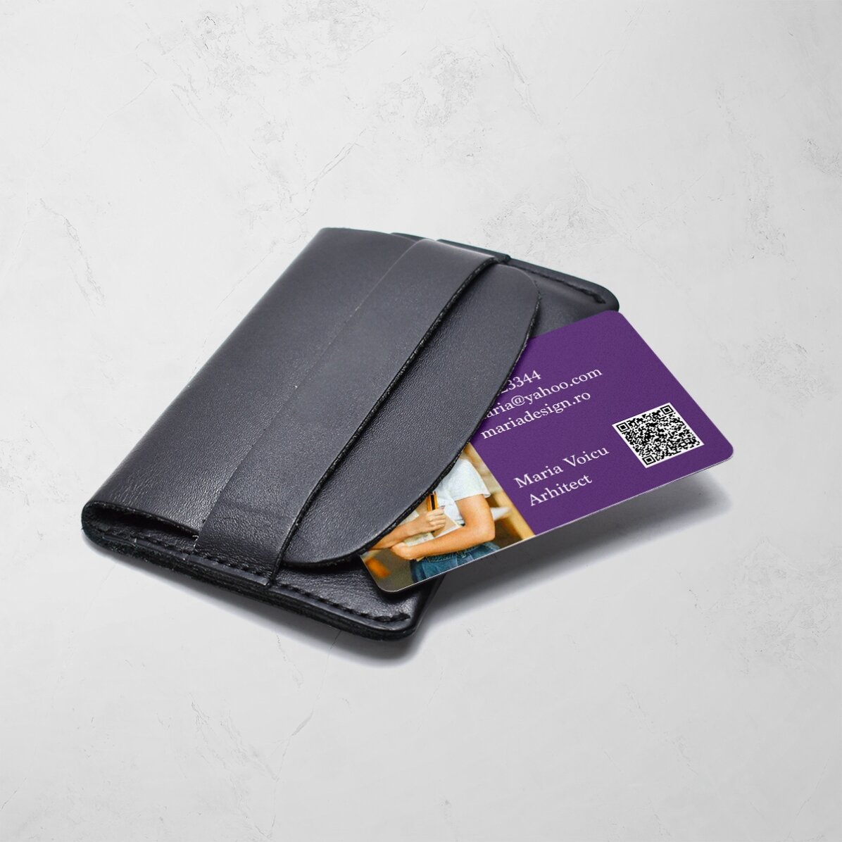 Individuell gestaltete Aluminium-Visitenkarte (Vorder- und Rückseite) mit Foto, Text und QR-Code – M