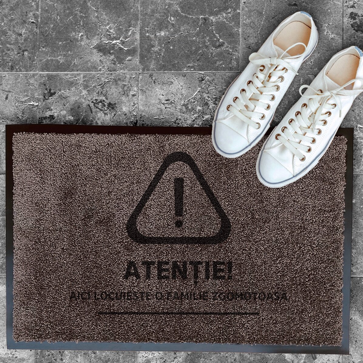 Individuell gestaltete Eingangsmatte für den Innenbereich – Achtung!