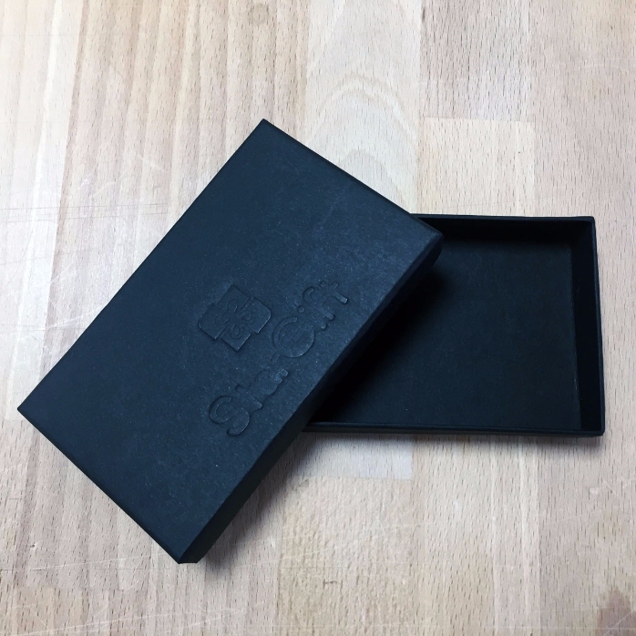 Eleganter, schwarzer Geschenkumschlag