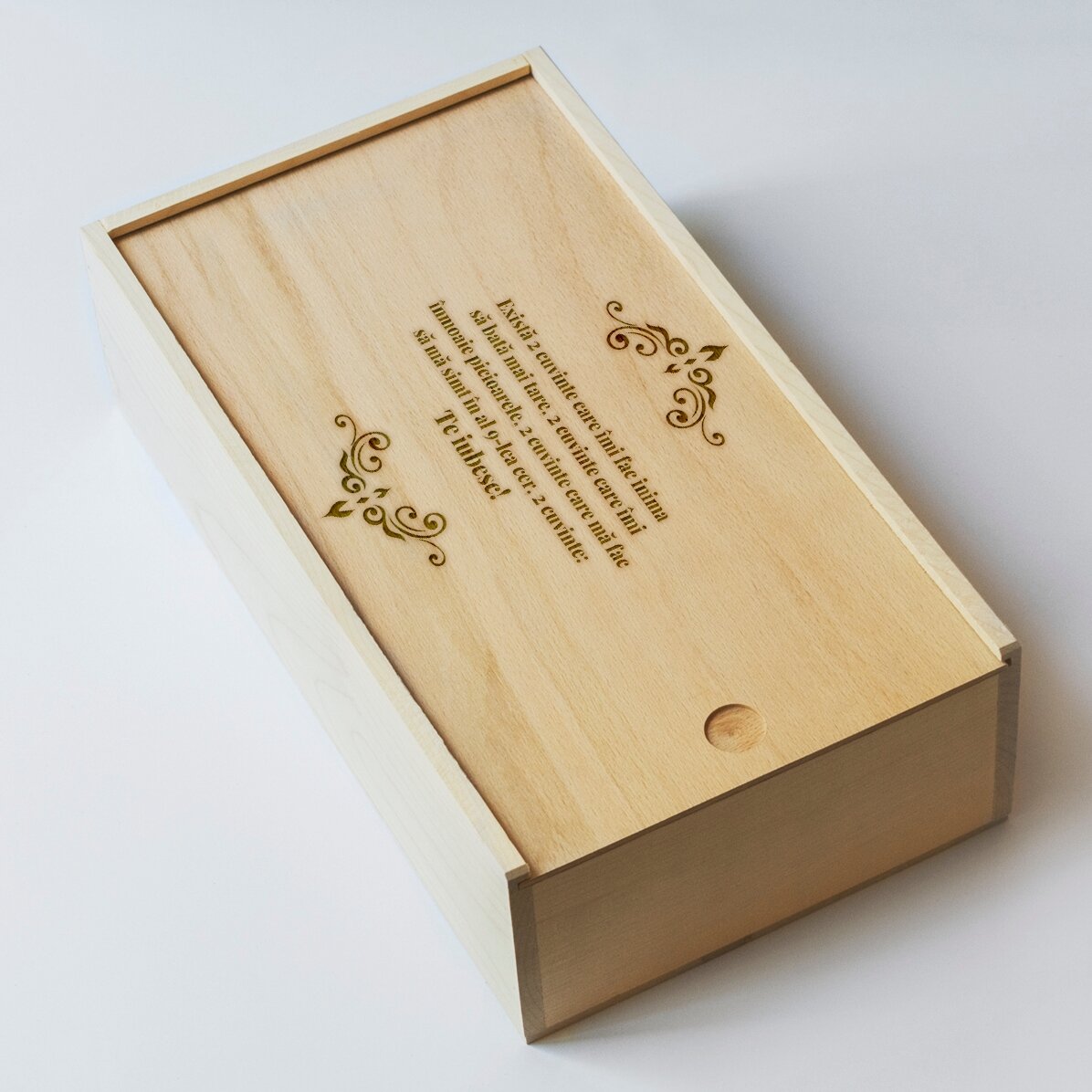 Personalisierte Geschenkbox aus Holz mit einer Botschaft