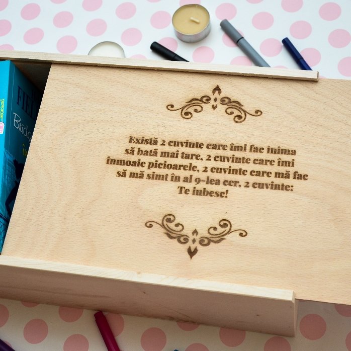 Personalisierte Geschenkbox aus Holz mit einer Botschaft