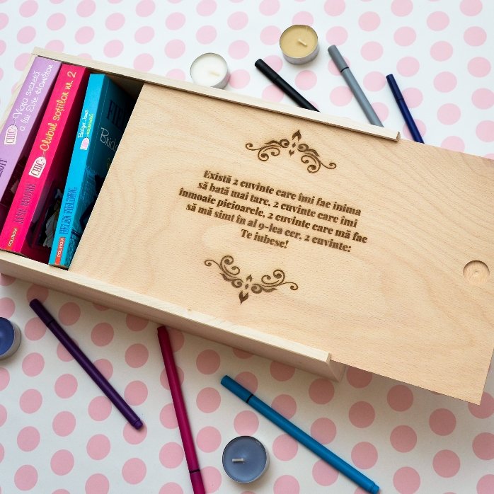 Personalisierte Geschenkbox aus Holz mit einer Botschaft