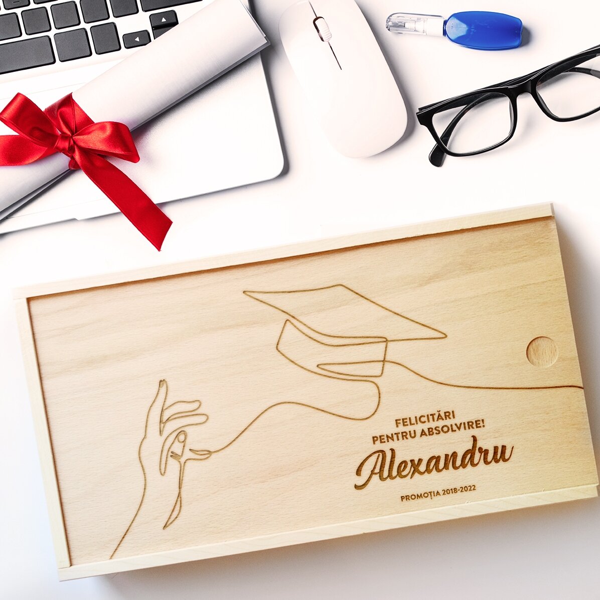 Personalisierte Geschenkbox aus Holz – Herzlichen Glückwunsch zum Abschluss!