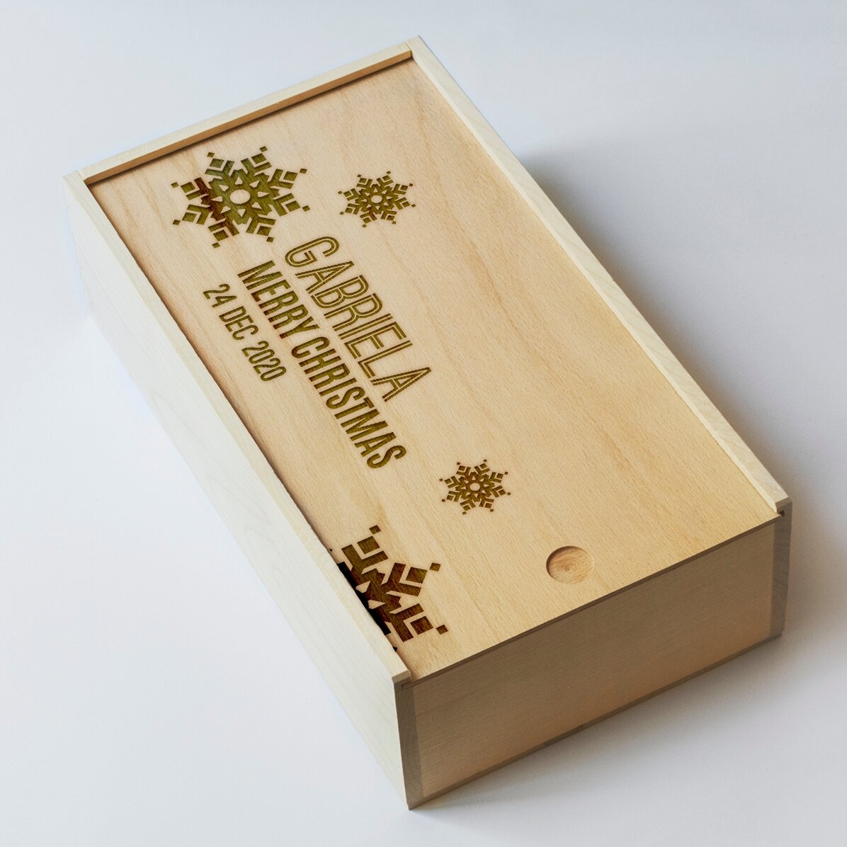 Personalisierte Geschenkbox aus Holz – Schneeflocken