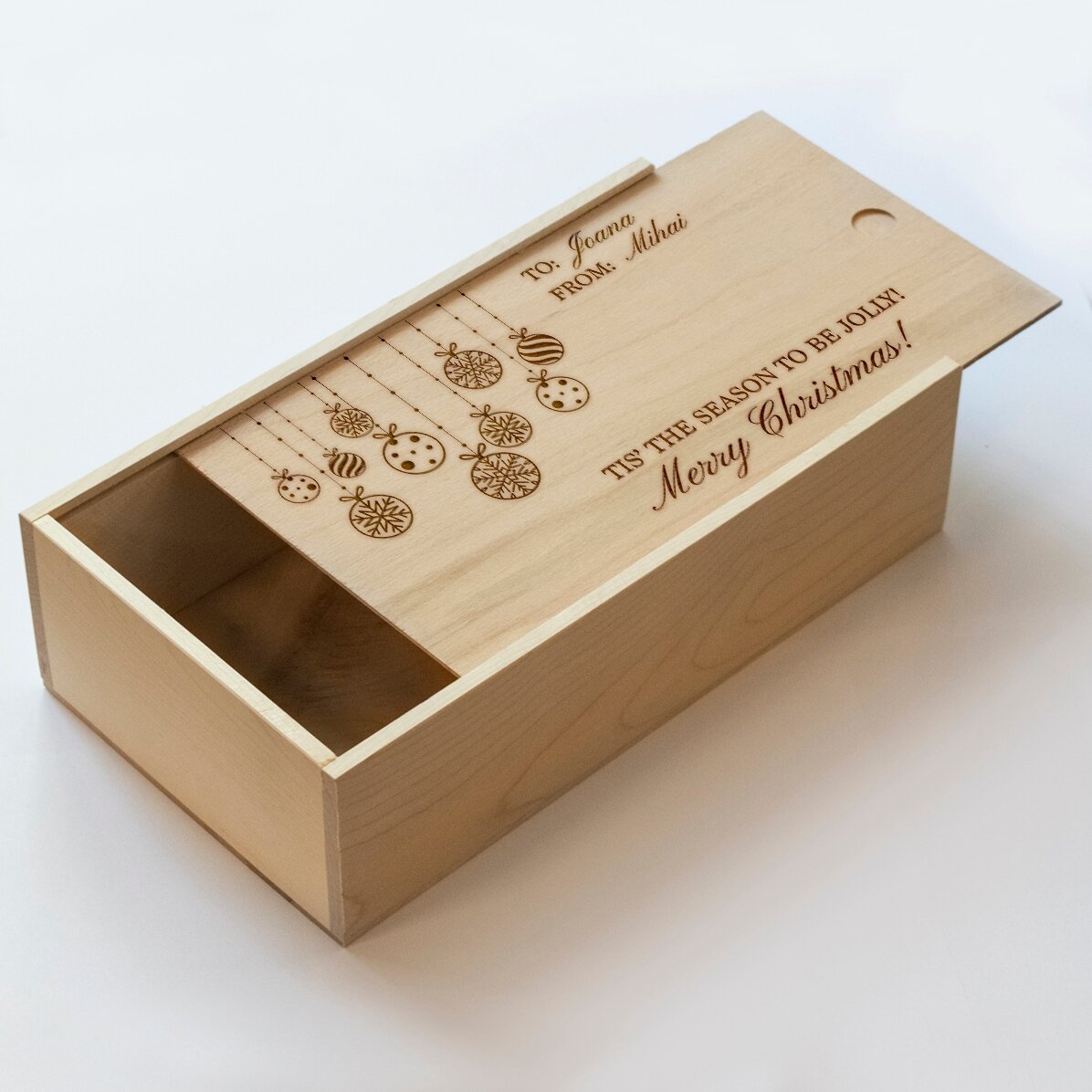 Personalisierte Geschenkbox aus Holz – „To me, from you“