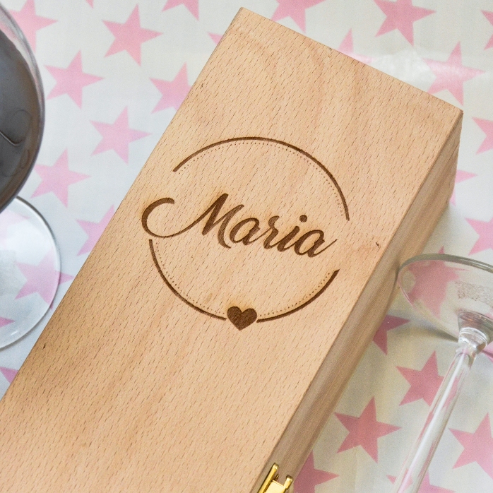 Personalisierte Weinkiste mit Namen und Text