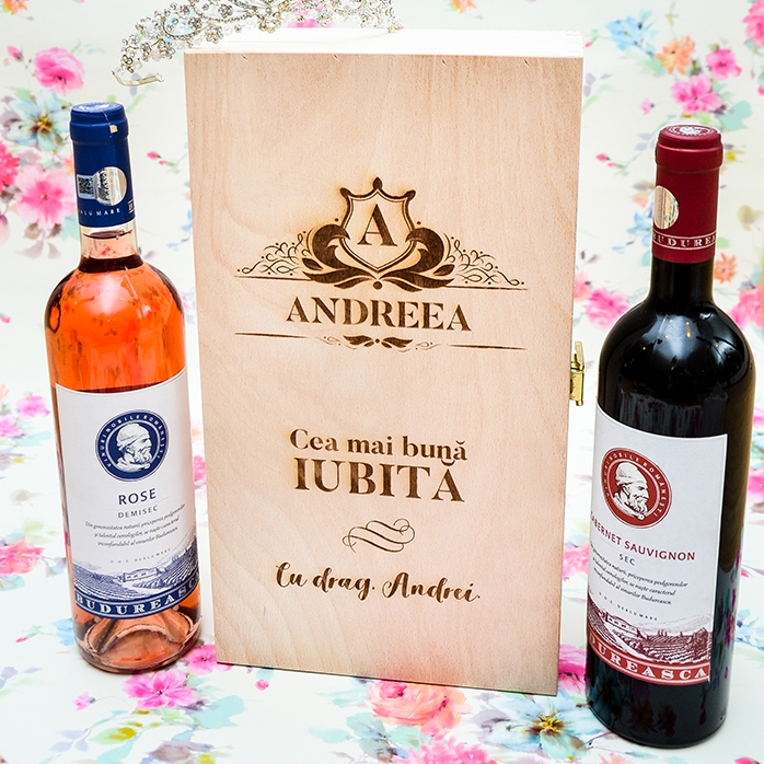 Personalisierte Weinkiste für zwei Flaschen – Modell „Vintage-Name“