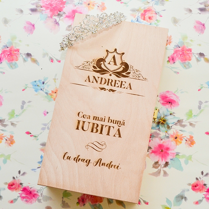 Personalisierte Weinkiste für zwei Flaschen – Modell „Vintage-Name“