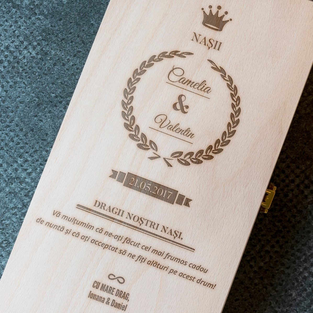 Personalisierte Weinkiste für zwei Flaschen für die Paten