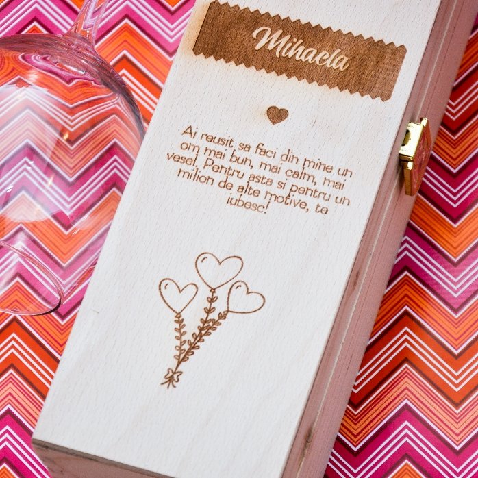 Personalisierte Weinkiste – Die Rose der Liebe